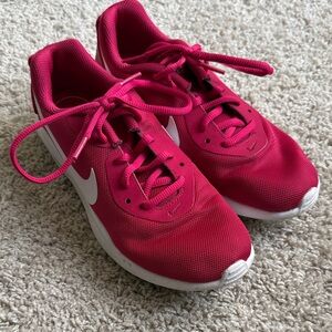 Nike Women's Fuchsia Sneakers